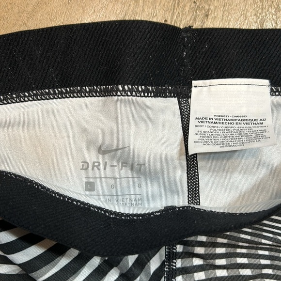 Nike dri-fit compression tights, size Large.  EUC - Picture 5 of 7